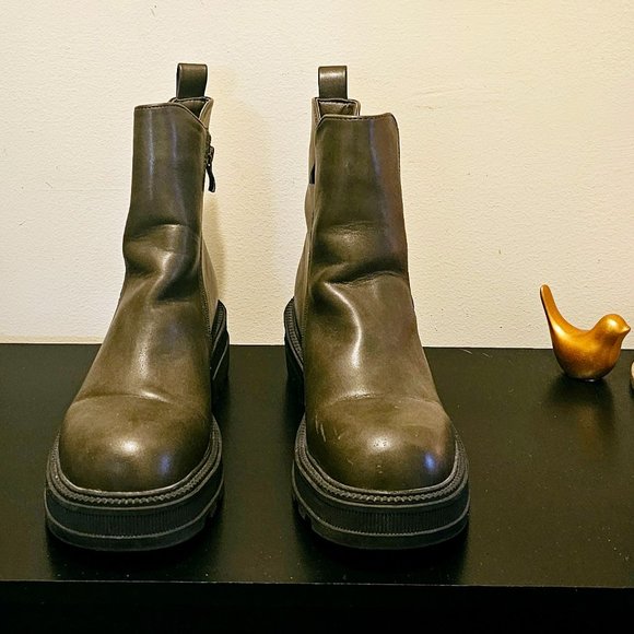 Platform Chelsea Boots - Picture 5 of 6
